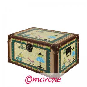Kuferek decoupage z drewna z cekinami i metalowymi zawiasami, obiciami i zamknięciem