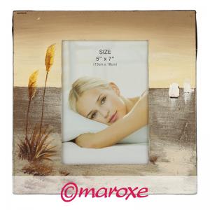 Ramka foto 13 x 18 cm, ręcznie malowana, motyw to plaża i dwa żagle w tle wszystko w ciepłych odcieniach brązu